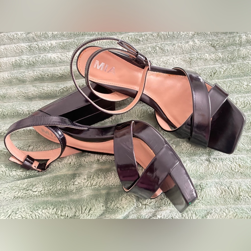 MIA ELOISE VEGAN STRAPPY SANDALS, size 9 - Picture 5 of 10